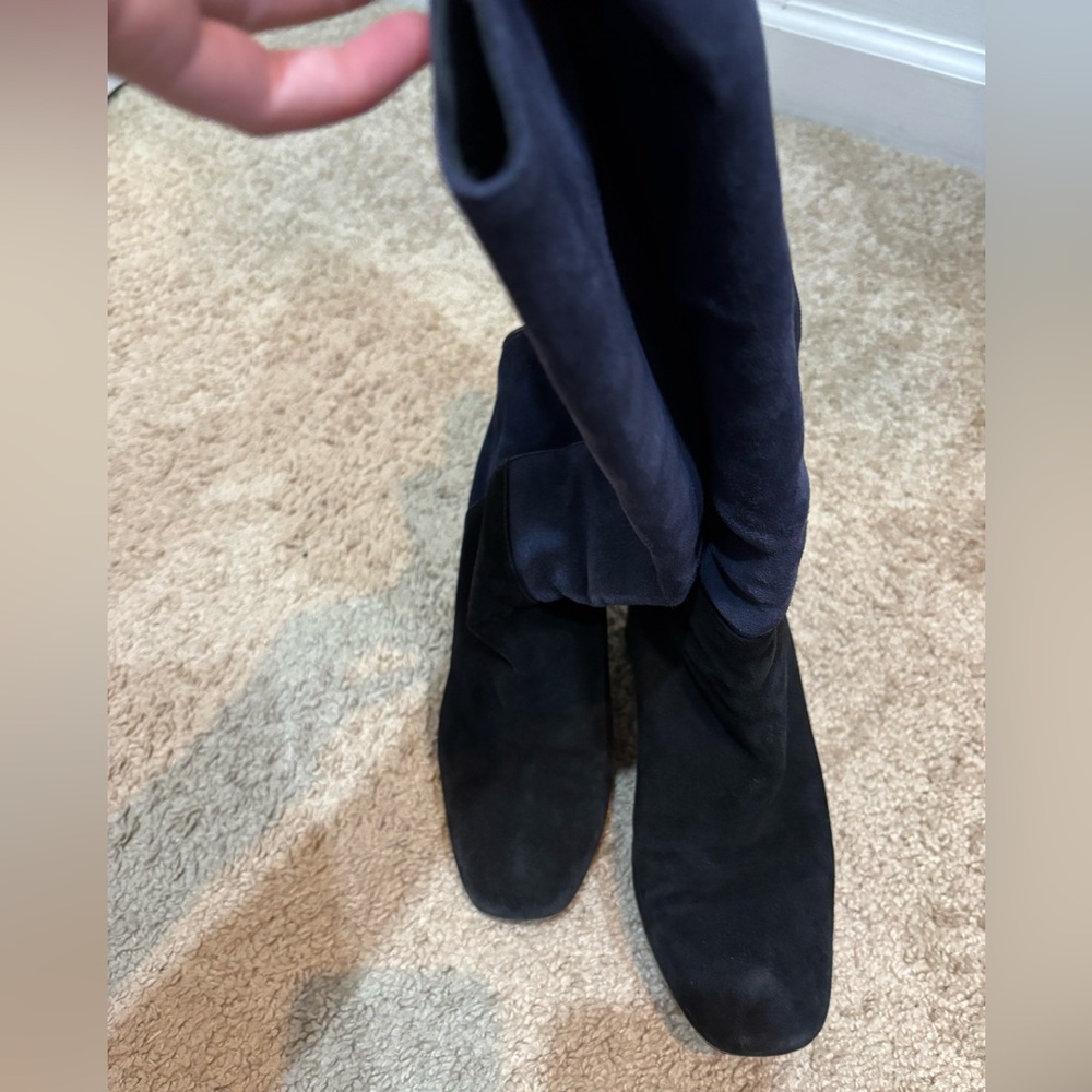 💥SOLD💥
Elegant Women's Knee-High Boots in Black and Blue - Picture 9 of 14